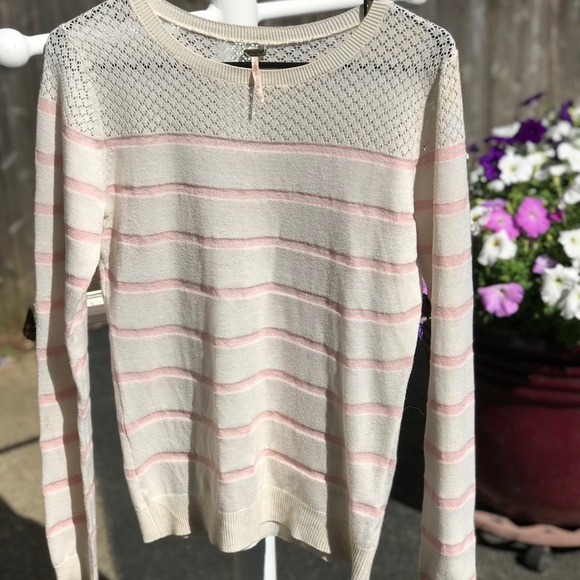 Light sweater with cutout prints design on top. - Picture 1 of 3